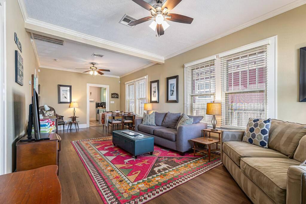 Beachy Bungalow! 2Bd, King Bed غالفيستون، تكساس المظهر الخارجي الصورة
